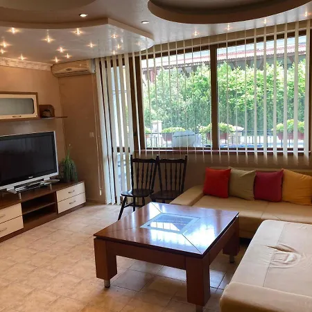 דירה 2 Family With Garden View