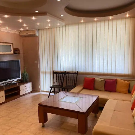 2 Family With Garden View נסבר
